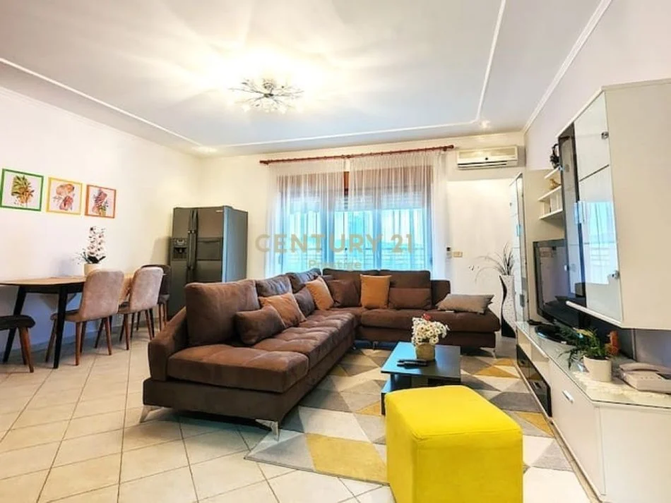 Tirane, jepet me qera apartament 2+1 Kati 9, 141 m² 700 € (9-KATSHET)