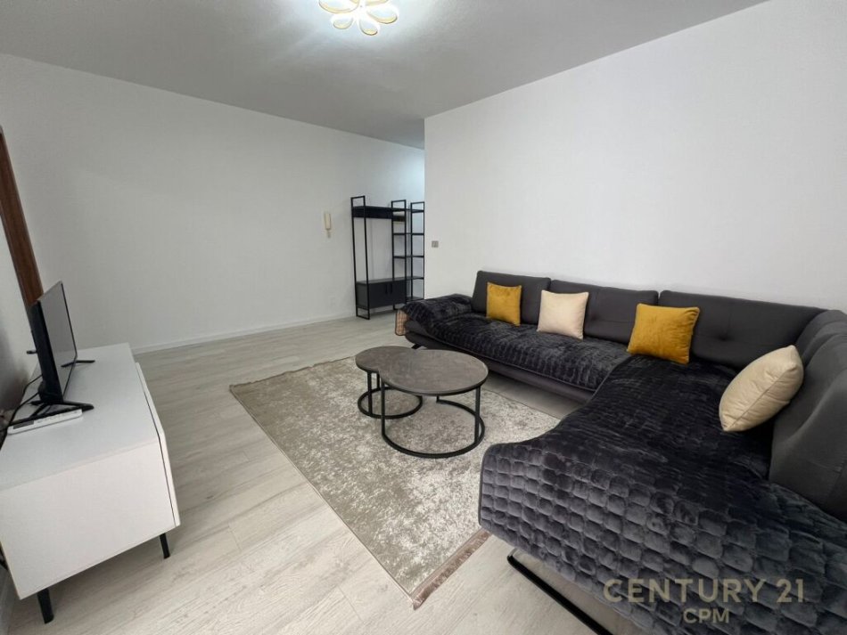 Tirane, jepet me qera apartament 1+1 Kati 3, 64 m² 650 € 