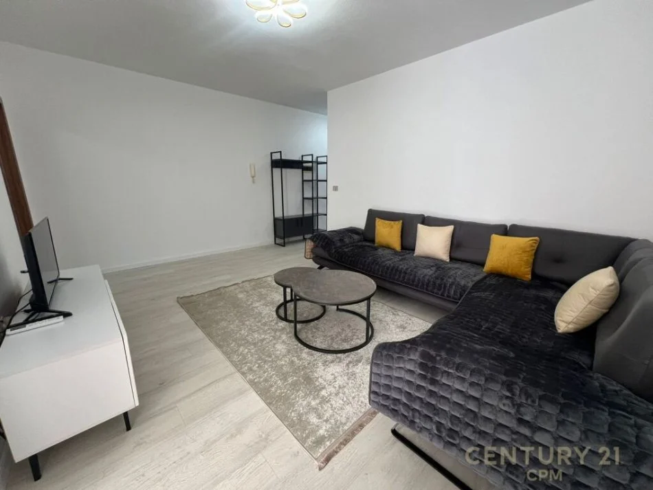 Tirane, jepet me qera apartament 1+1+Ballkon Kati 7, 60 m² 650 € 