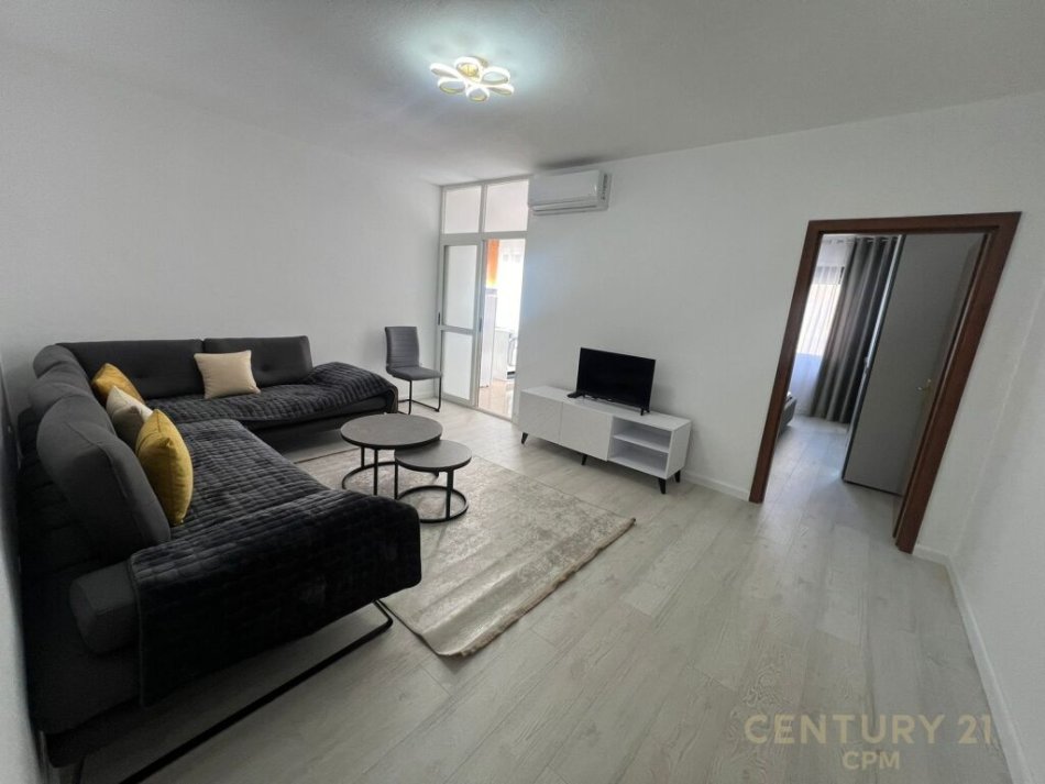 Tirane, jepet me qera apartament 1+1 Kati 3, 64 m² 650 € 