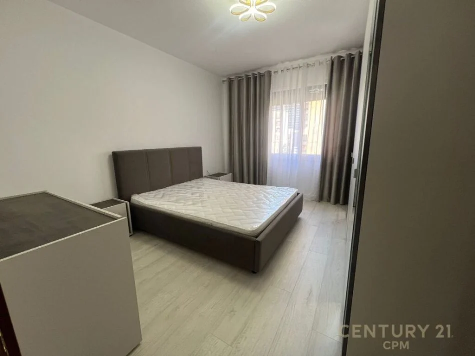 Tirane, jepet me qera apartament 1+1+Ballkon Kati 7, 60 m² 650 € 