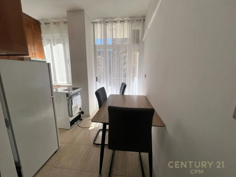 Tirane, jepet me qera apartament 1+1 Kati 3, 70 m² 650 € 