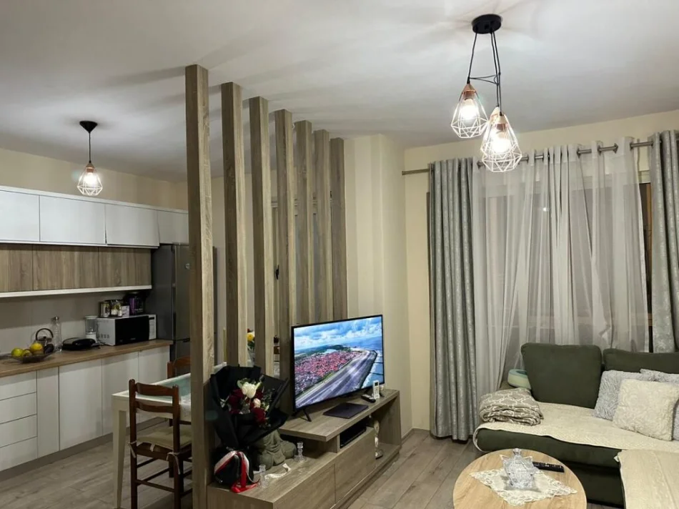 Durres, jepet me qera apartament 1+1+Aneks+Ballkon Kati 6, 60 m² 420 € 