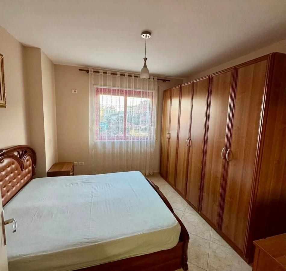 Durres, jepet me qera apartament 2+1+Ballkon Kati 5, 110 m² 350 € (Gjykata Durres)