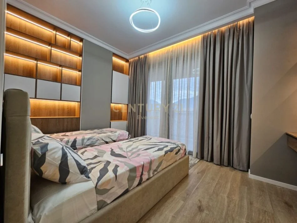 Tirane, jepet me qera apartament 2+1 Kati 8, 117 m² 1.600 € (qqender)