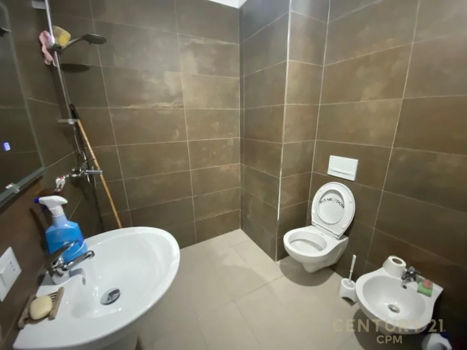 Tirane, jepet me qera apartament Kati 7, 70 m² 700 € 