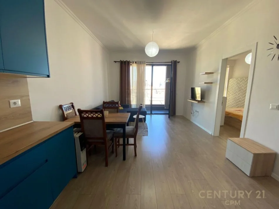Tirane, jepet me qera apartament 1+1 Kati 7, 70 m² 700 € (komuna e parisit)