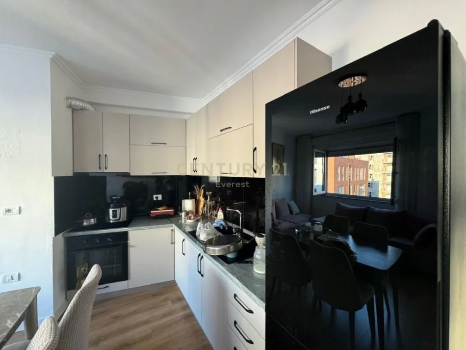 Tirane, shitet apartament 1+1 Kati 7, 65 m² 110.000 € (bulevardi ir i)
