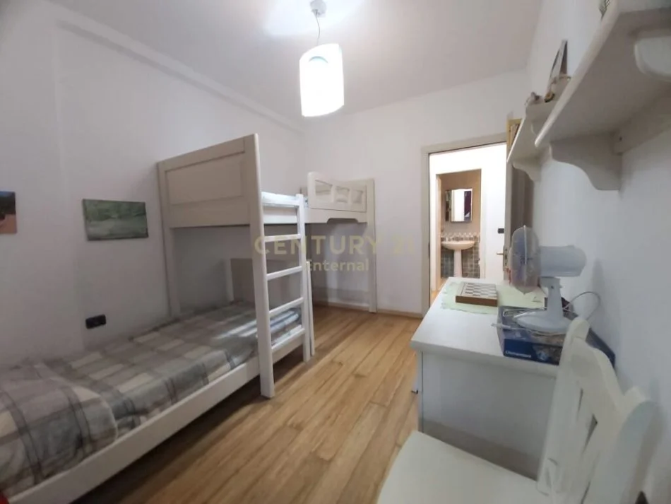 Qerret, jepet me qera apartament 3+1 Kati 3, 250 m² 700 € (Zona e Qerret, Kompleksi Laguna Blu, Bregdet, Kavaje)