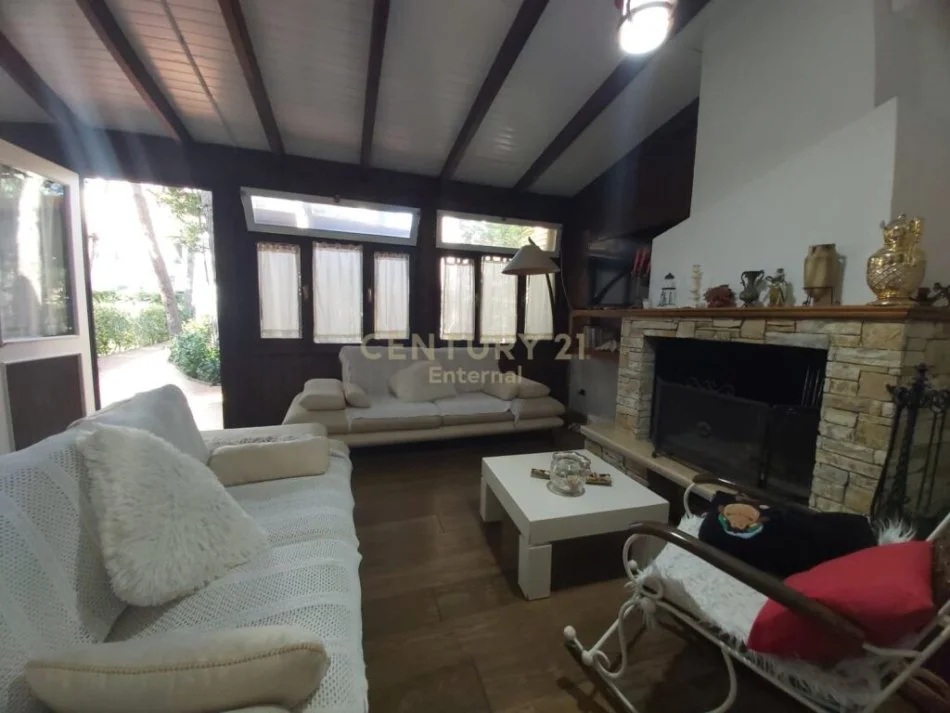 Qerret, jepet me qera apartament 3+1 Kati 3, 250 m² 700 € (Zona e Qerret, Kompleksi Laguna Blu, Bregdet, Kavaje)