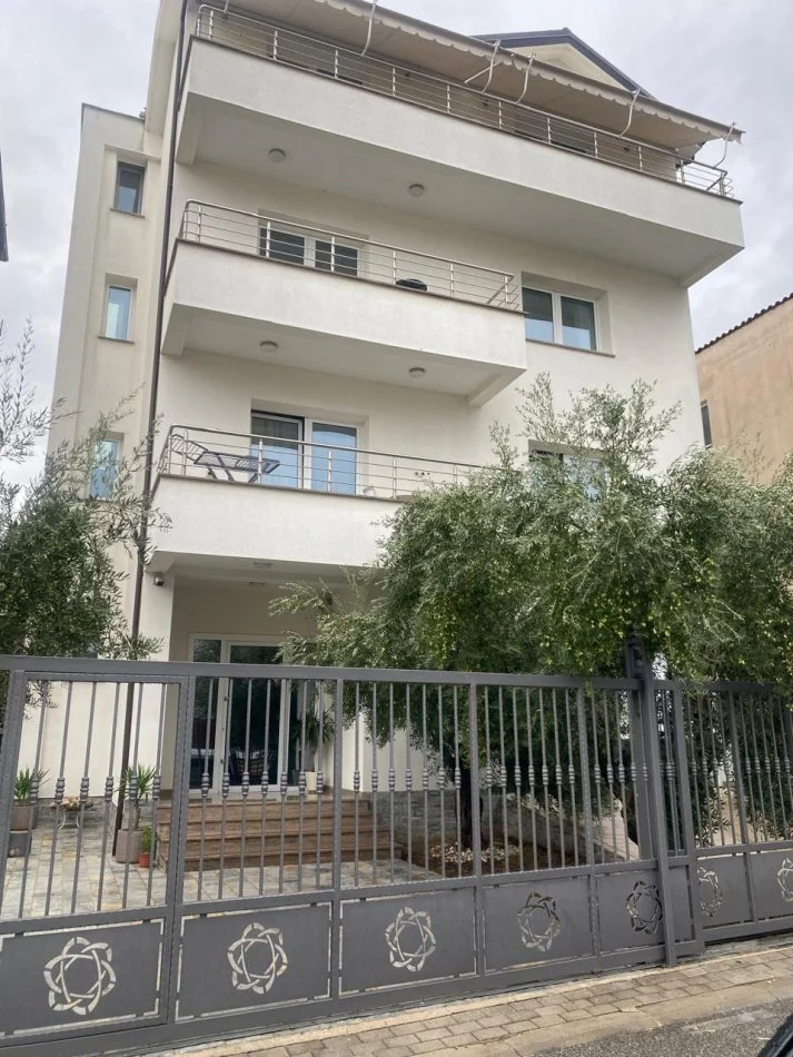 Shqiperi, jepet me qera apartament 1+1 Kati 2, 75 m² 650 € (Abdurrahim Buza)