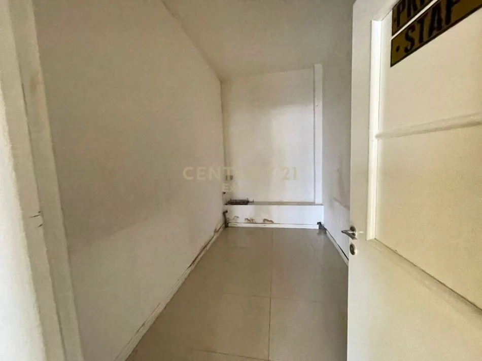 Tirane, jepet me qera ambjent biznesi Kati 0, 107 m² 800 € (rruga e Astir)