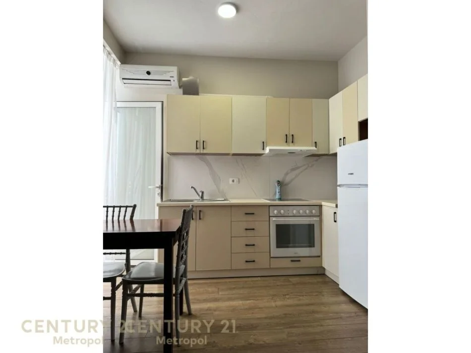 Tirane, jepet me qera apartament 1+1 Kati 3, 40 m² 500 € (liqeni i thate)