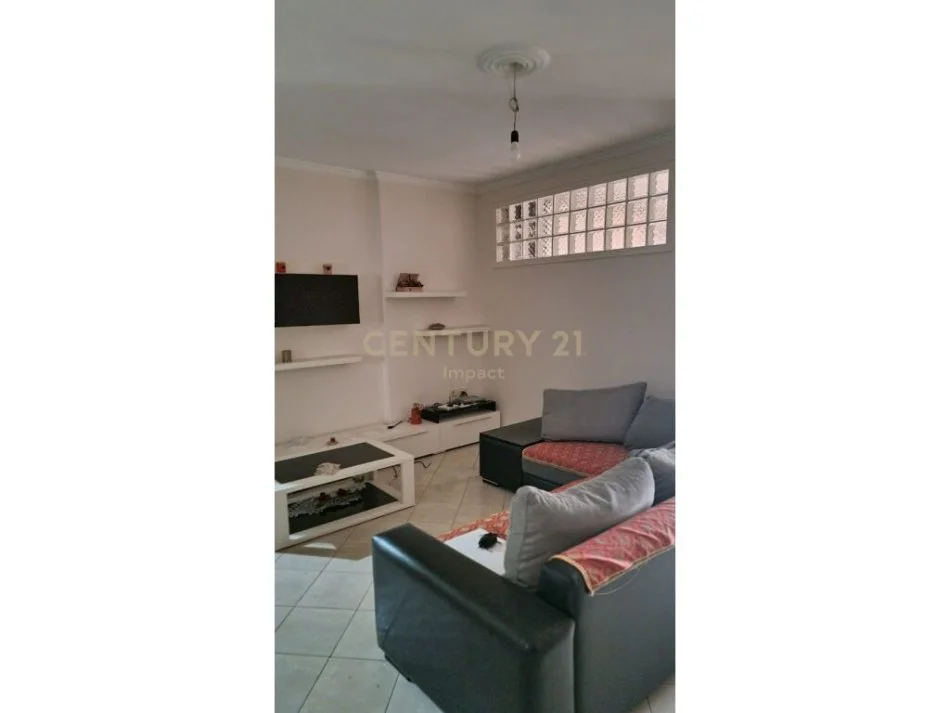 Tirane, shitet apartament 1+1 Kati 2, 76 m² 90.000 € (yzberisht)