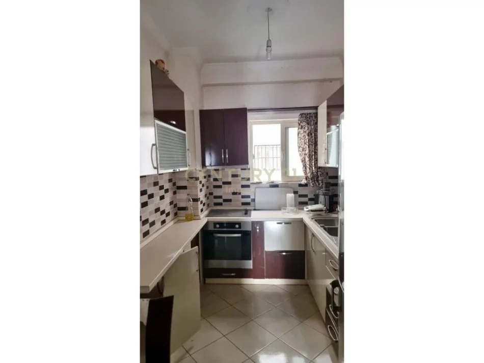 Tirane, shitet apartament 1+1 Kati 2, 76 m² 90.000 € (yzberisht)