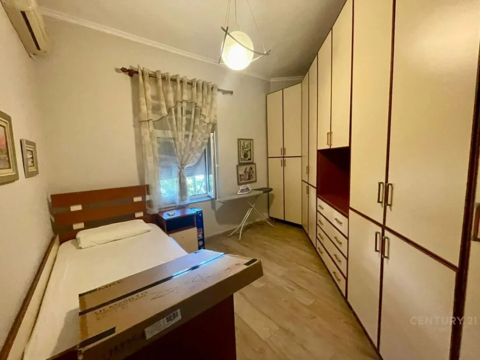 Tirane, jepet me qera apartament 2+1 Kati 4, 91 m² 700 € (Pallatet Agimi)