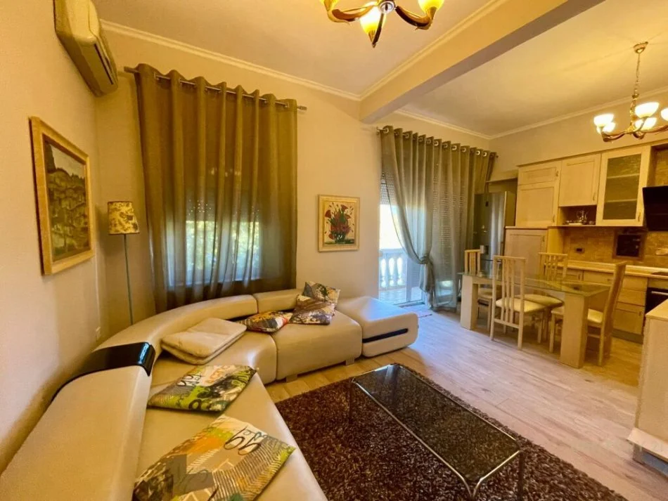 Tirane, jepet me qera apartament 2+1 Kati 4, 91 m² 700 € (Pallatet Agimi)