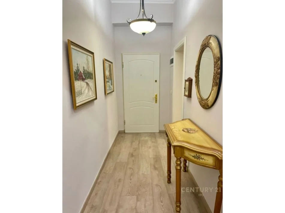 Tirane, jepet me qera apartament 2+1 Kati 4, 91 m² 700 € (Pallatet Agimi)