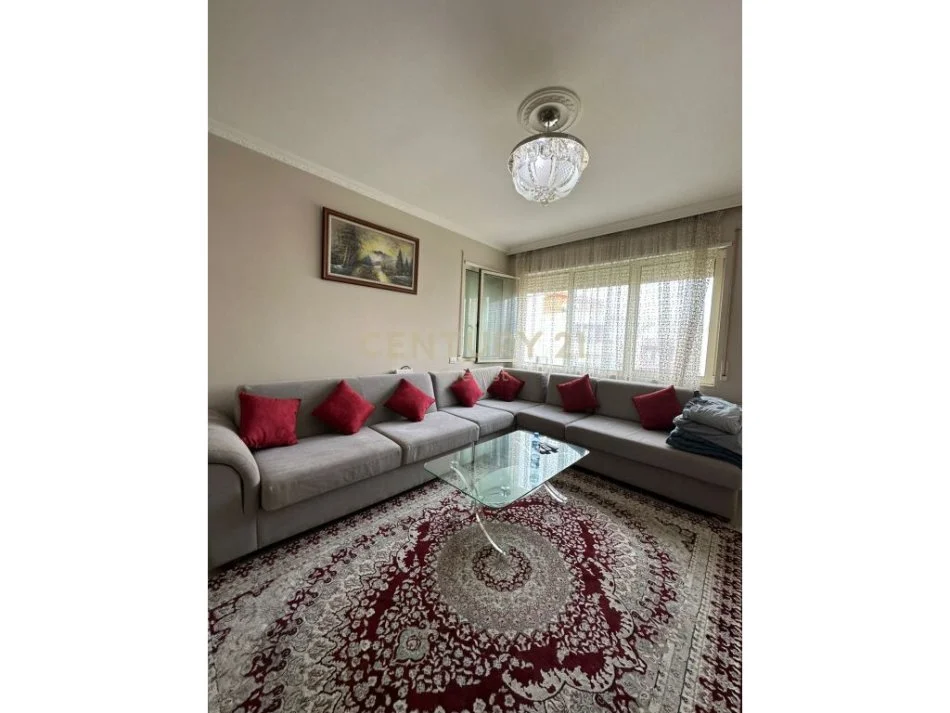 Tirane, shitet 1+1 Kati 3, 47 m² 79.000 € (Rruga e Ullishtes)