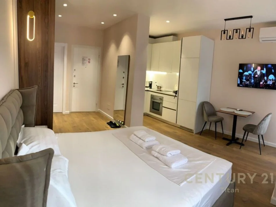 Tirane, jepet me qera apartament 1+1 Kati 6, 40 m² 600 € (qender)