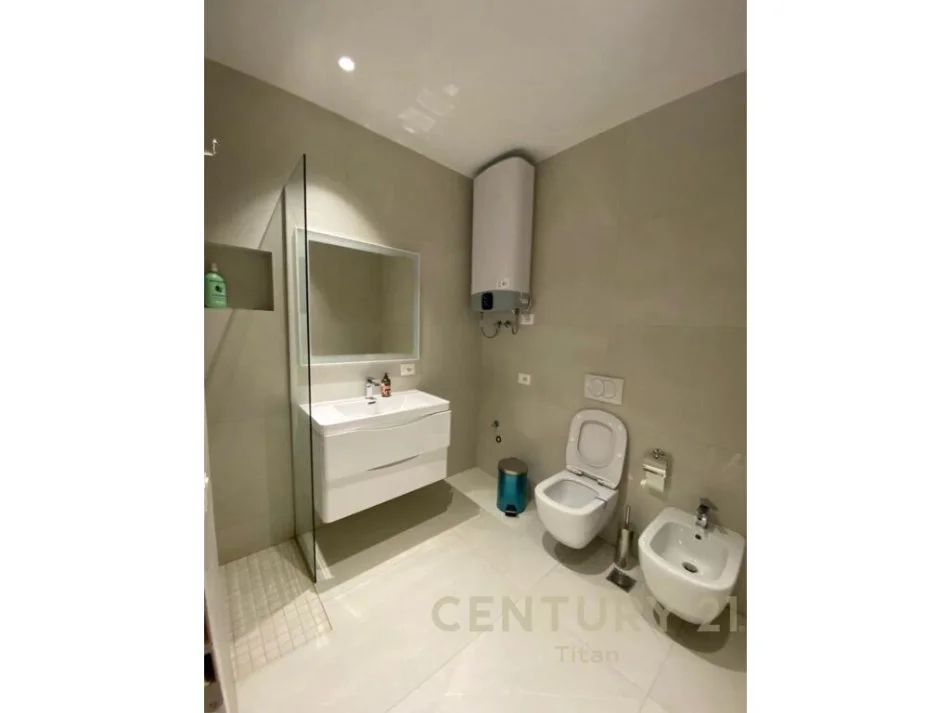 Tirane, jepet me qera apartament 1+1 Kati 6, 40 m² 600 € (qender)