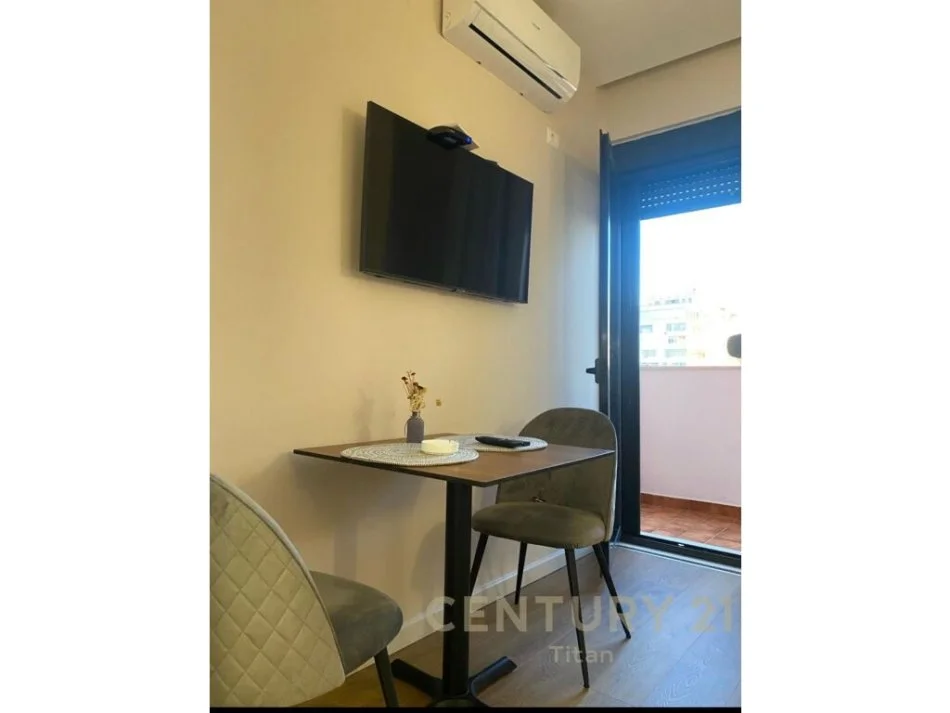 Tirane, jepet me qera apartament 1+1 Kati 6, 40 m² 600 € (qender)