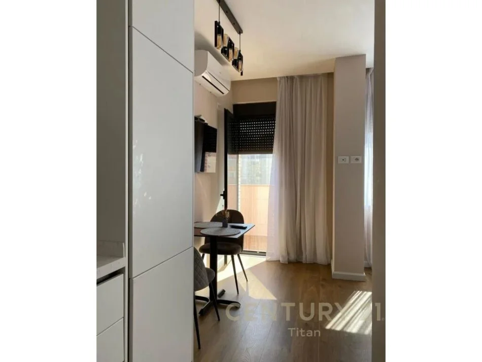 Tirane, jepet me qera apartament 1+1 Kati 6, 40 m² 600 € (qender)