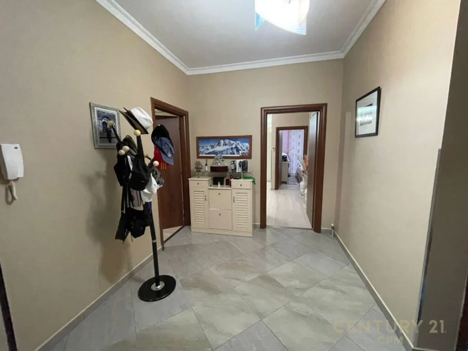 Tirane, shitet apartament 2+1 Kati 2, 136 m² 245.000 € (liqeni i thate)