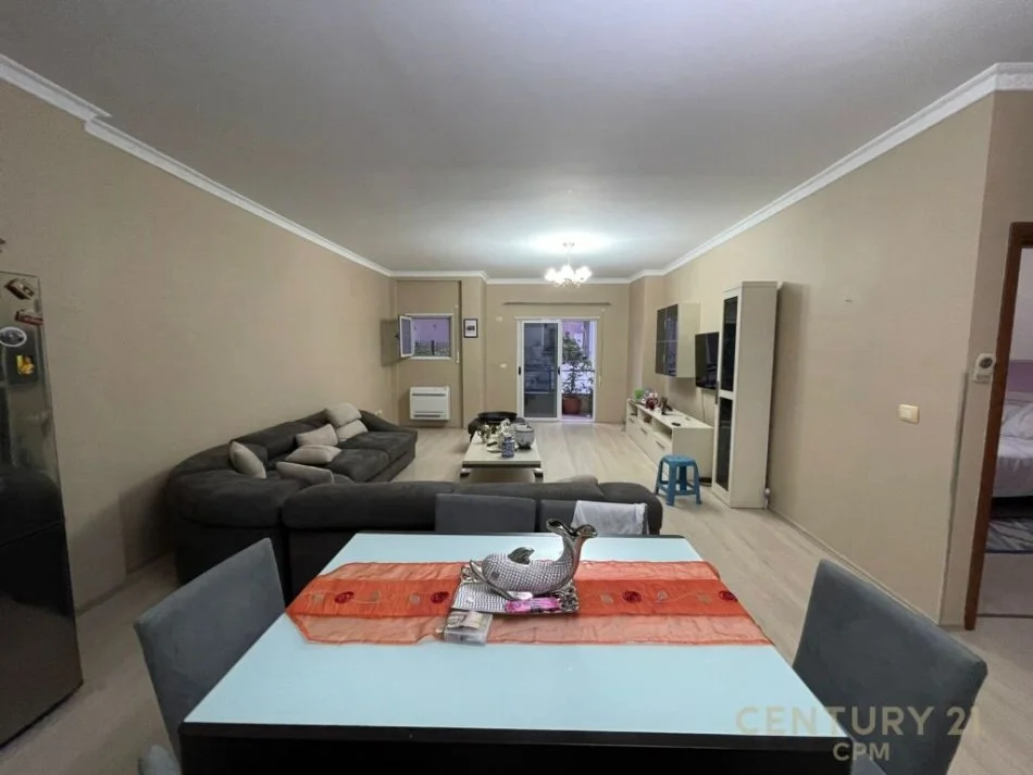 Tirane, shitet apartament 2+1 Kati 2, 136 m² 245.000 € (liqeni i thate)
