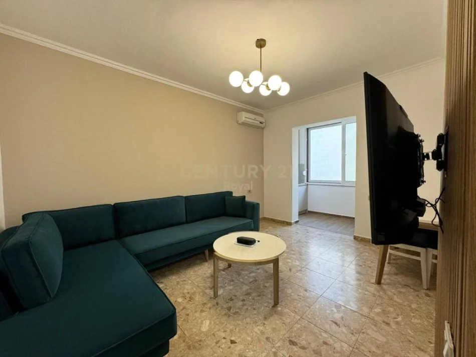 Tirane, jepet me qera apartament 1+1 Kati 3, 80 m² 700 € 