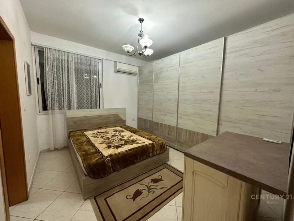 Tirane, jepet me qera apartament 2+1 Kati 5, 100 m² 800 € (qender)