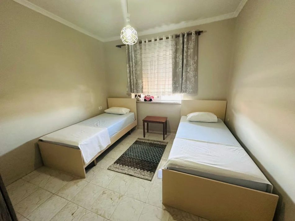 Tirane, jepet me qera apartament 2+1+Ballkon Kati 4, 80 m² 550 € 