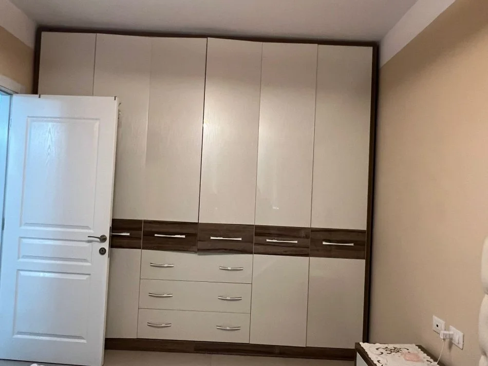 Tirane, shes apartament 1+1+Ballkon Kati 5, 75 m² 145.000 € (rruga kongresi i manastirit)