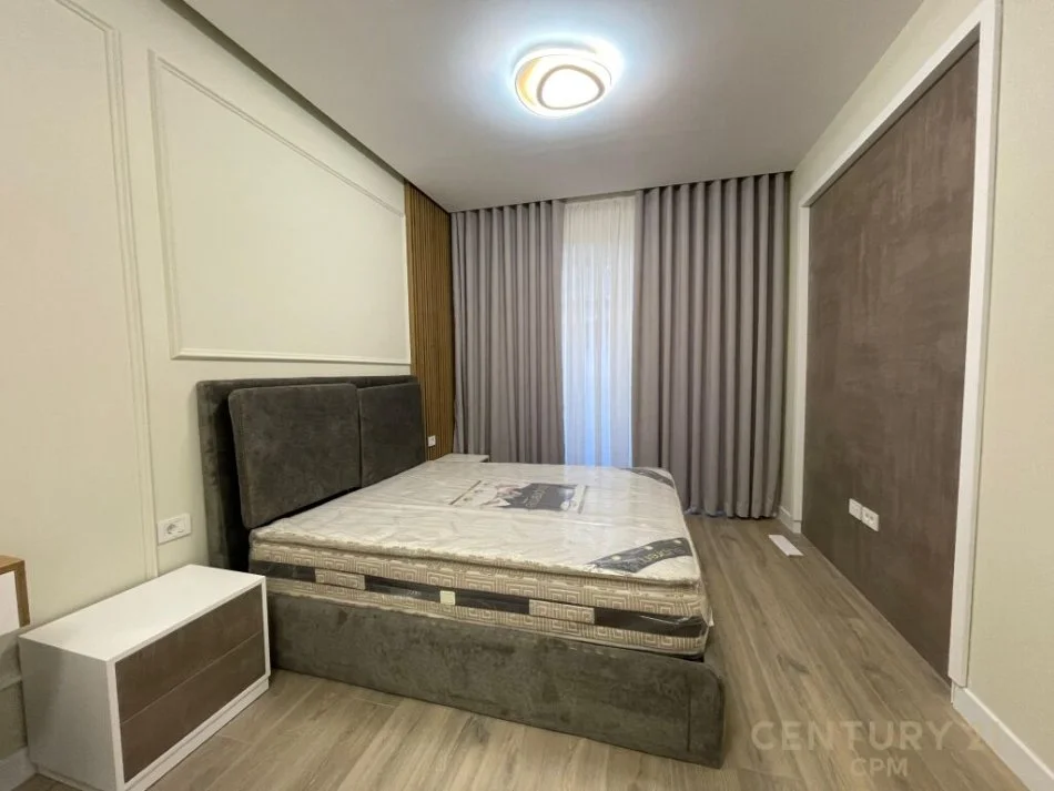 Tirane, jepet me qera apartament 2+1 Kati 1, 147 m² 1.400 € (QENDER)