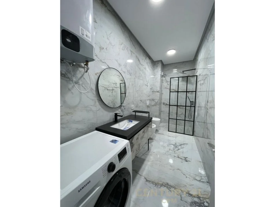 Tirane, jepet me qera apartament 2+1 Kati 1, 147 m² 1.400 € (QENDER)