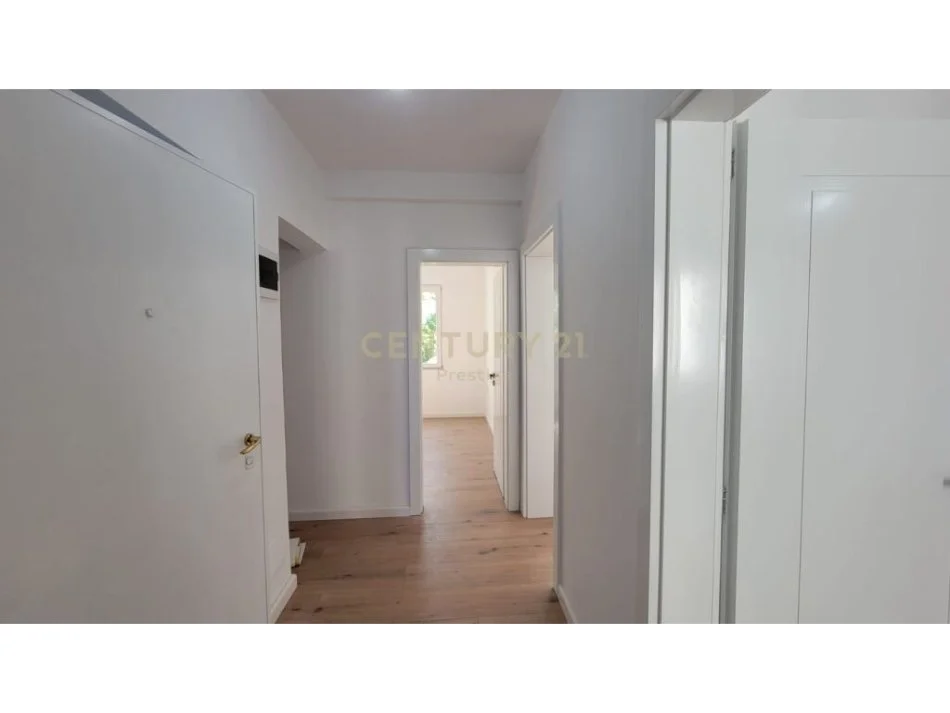 Tirane, jepet me qera apartament 1+1 Kati 3, 70 m² 650 € 