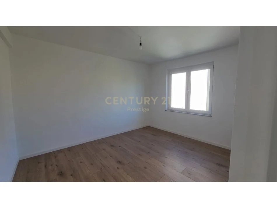 Tirane, jepet me qera apartament 1+1 Kati 3, 70 m² 650 € 