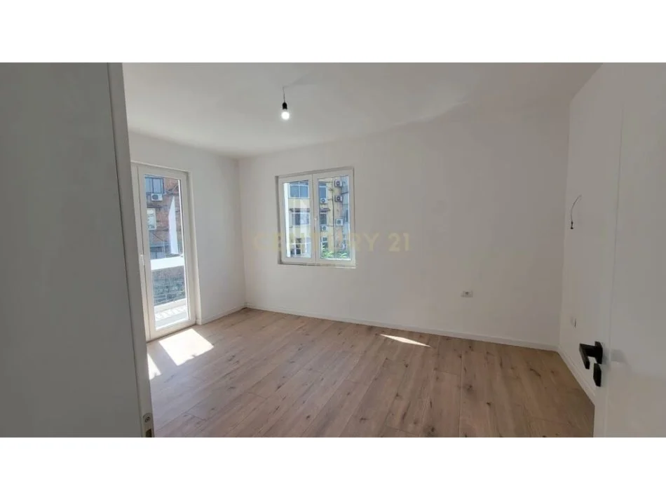 Tirane, jepet me qera apartament 1+1 Kati 3, 70 m² 650 € 