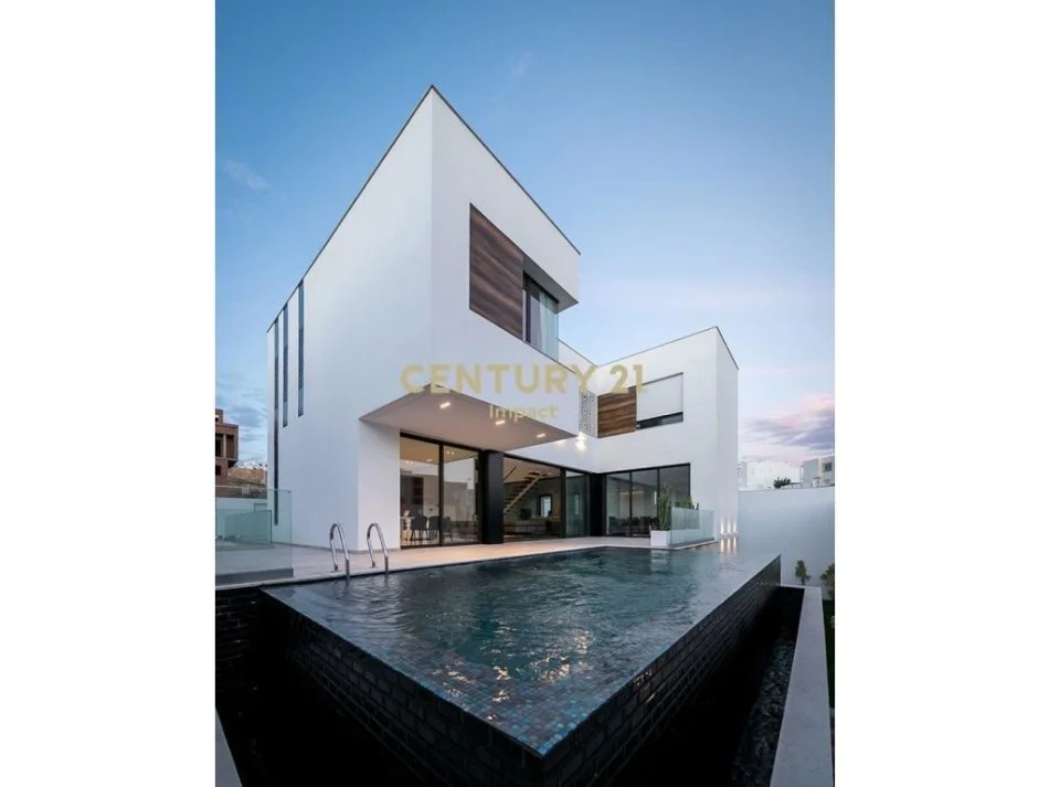 Durres, shes Vile 3+1 Kati 1, 700.000 € 