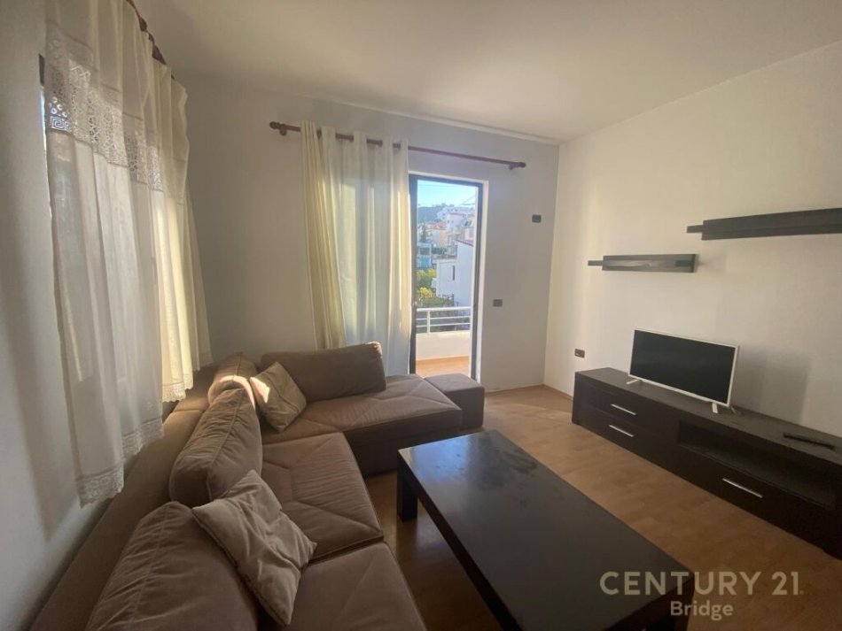 Tirane, shitet apartament 1+1+Aneks+Ballkon Kati 2, 104.000 €