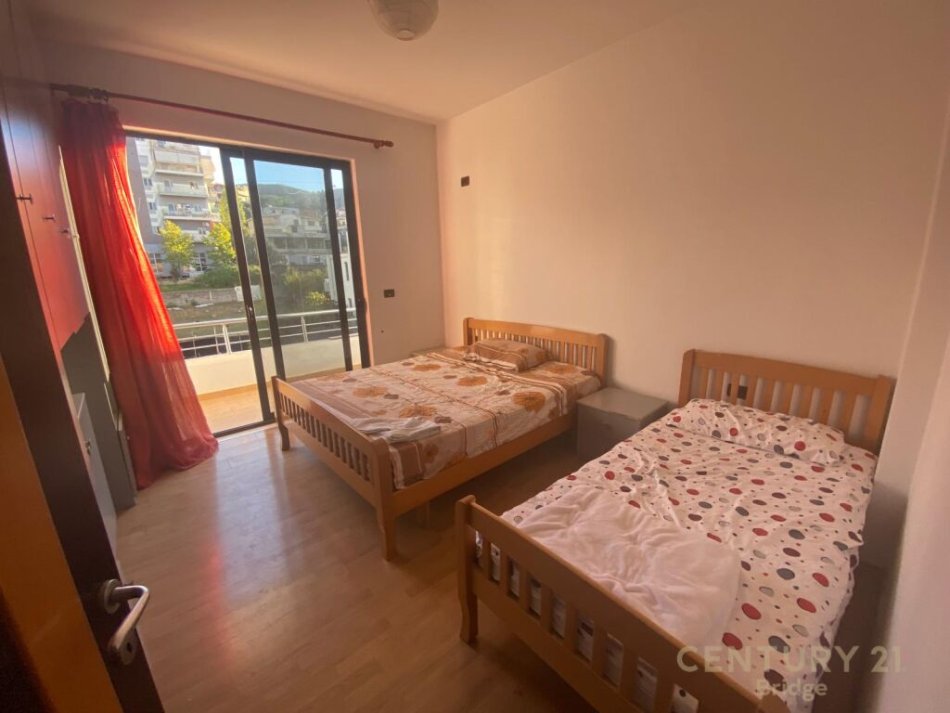 Tirane, shitet apartament 1+1+Aneks+Ballkon Kati 2, 104.000 €