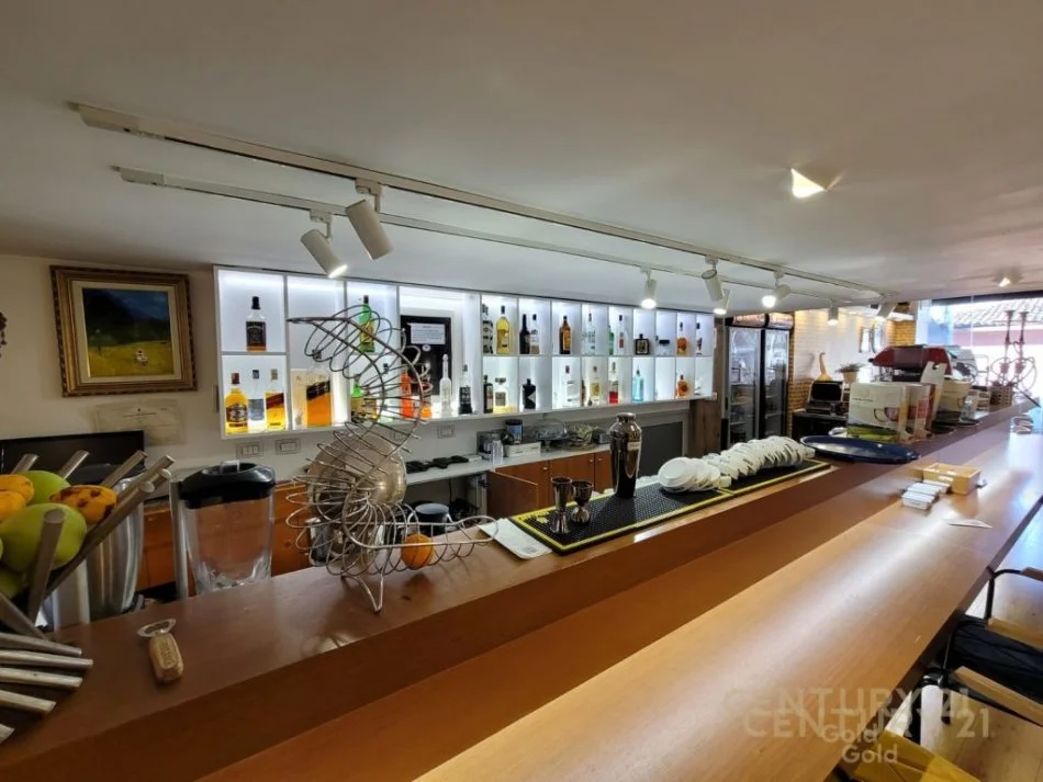 Tirane, jepet me qera lokal Kati 0, 160 m² 2.500 € 