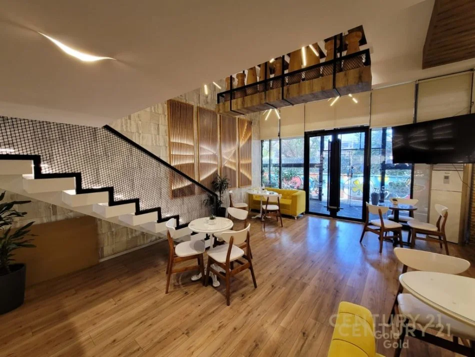 Tirane, jepet me qera lokal Kati 0, 160 m² 2.500 € 