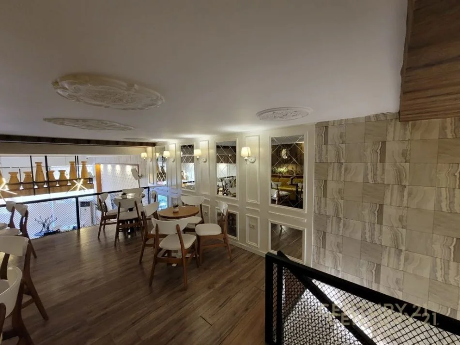 Tirane, jepet me qera lokal Kati 0, 160 m² 2.500 € (rruga e dibres)