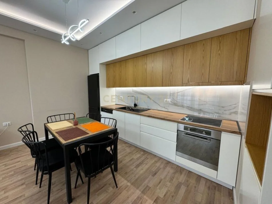 Tirane, jepet me qera apartament 2+1 Kati 6, 111 m² 1.400 € (e kosovarve)