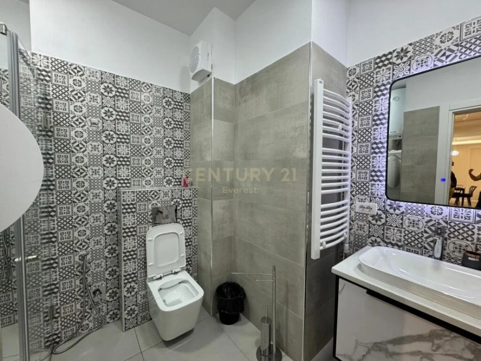 Tirane, jepet me qera apartament 2+1 Kati 6, 111 m² 1.400 € (e kosovarve)