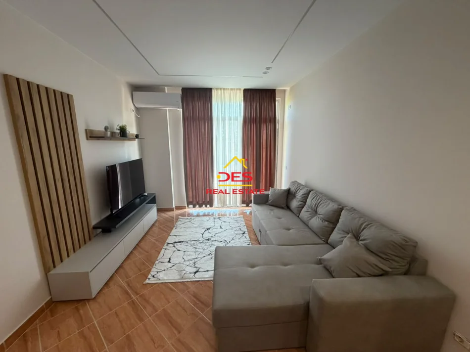 Vlore, jepet me qera apartament 1+1+Ballkon Kati 3, 70 m² 430 € (Rruga Sazani)