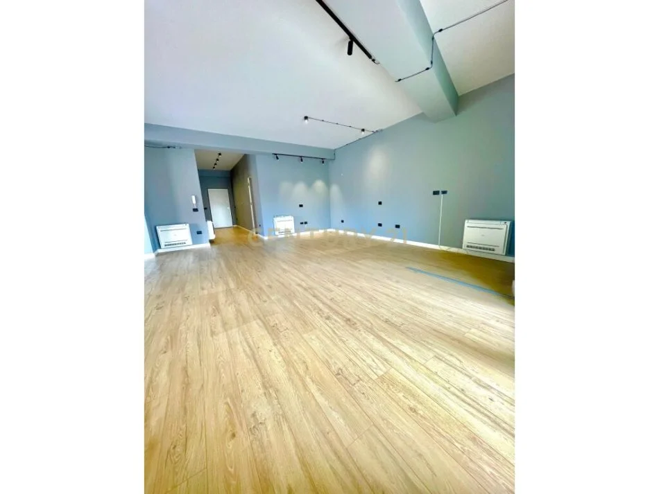 Tirane, jepet me qera Kati 1, 363 m² 2.300 € (STADIUMI DINAMO)