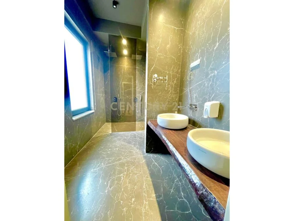 Tirane, jepet me qera Kati 1, 363 m² 2.300 € (STADIUMI DINAMO)