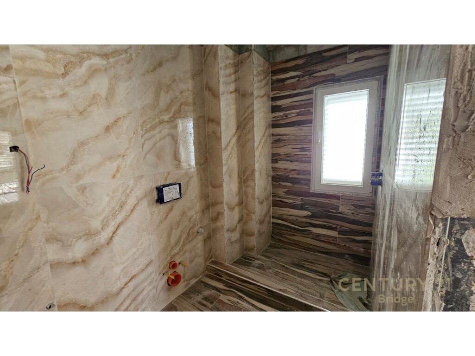 Tirane, shitet apartament 3+1+Ballkon Kati 2, 155 m² 232.500 € (Rruga Panorama e Liqenit)